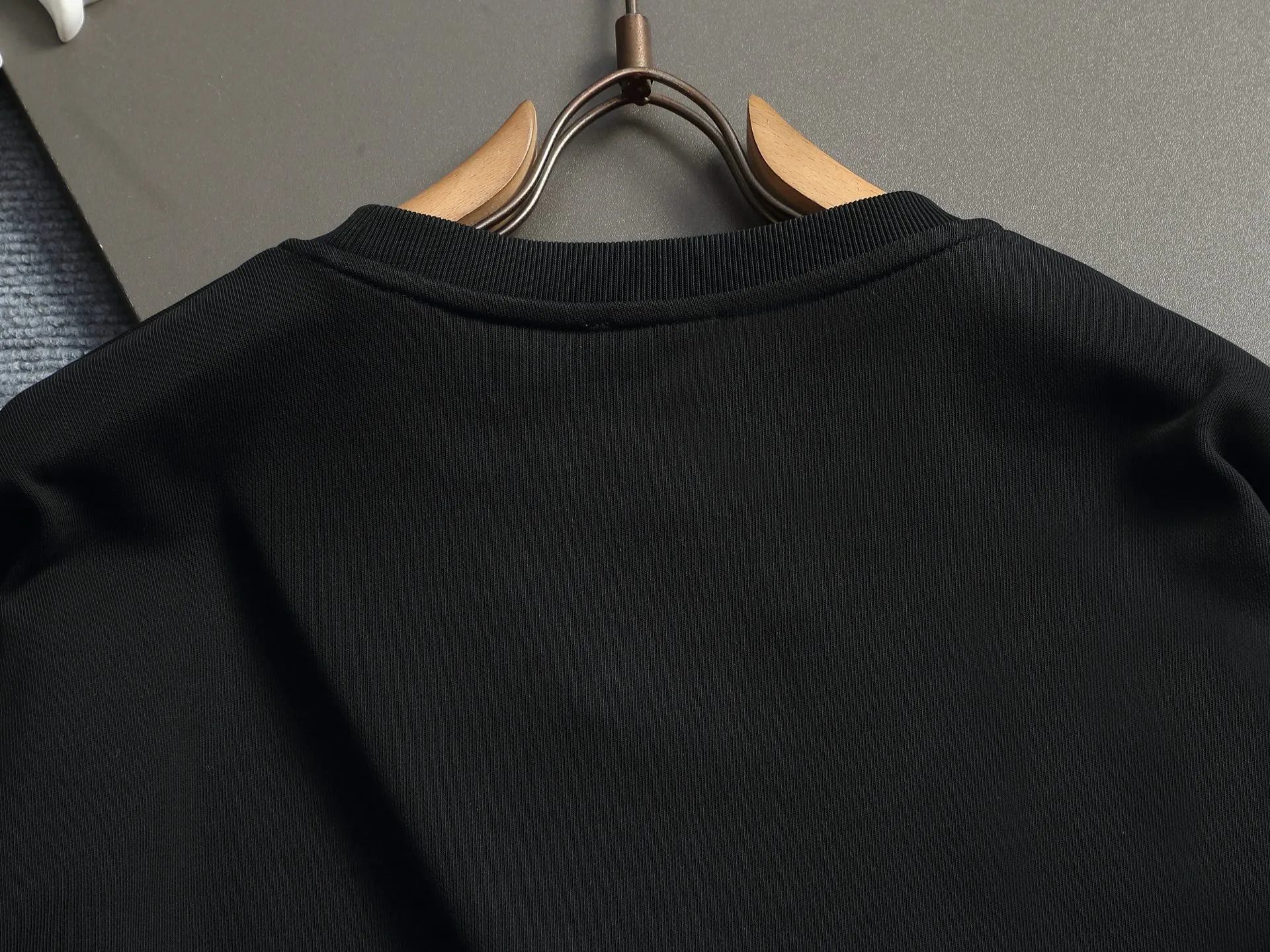 MONCLERClassiclogo Logo ， Retro Same Style 380 Versatile : Black White Khaki Size：XS S M L